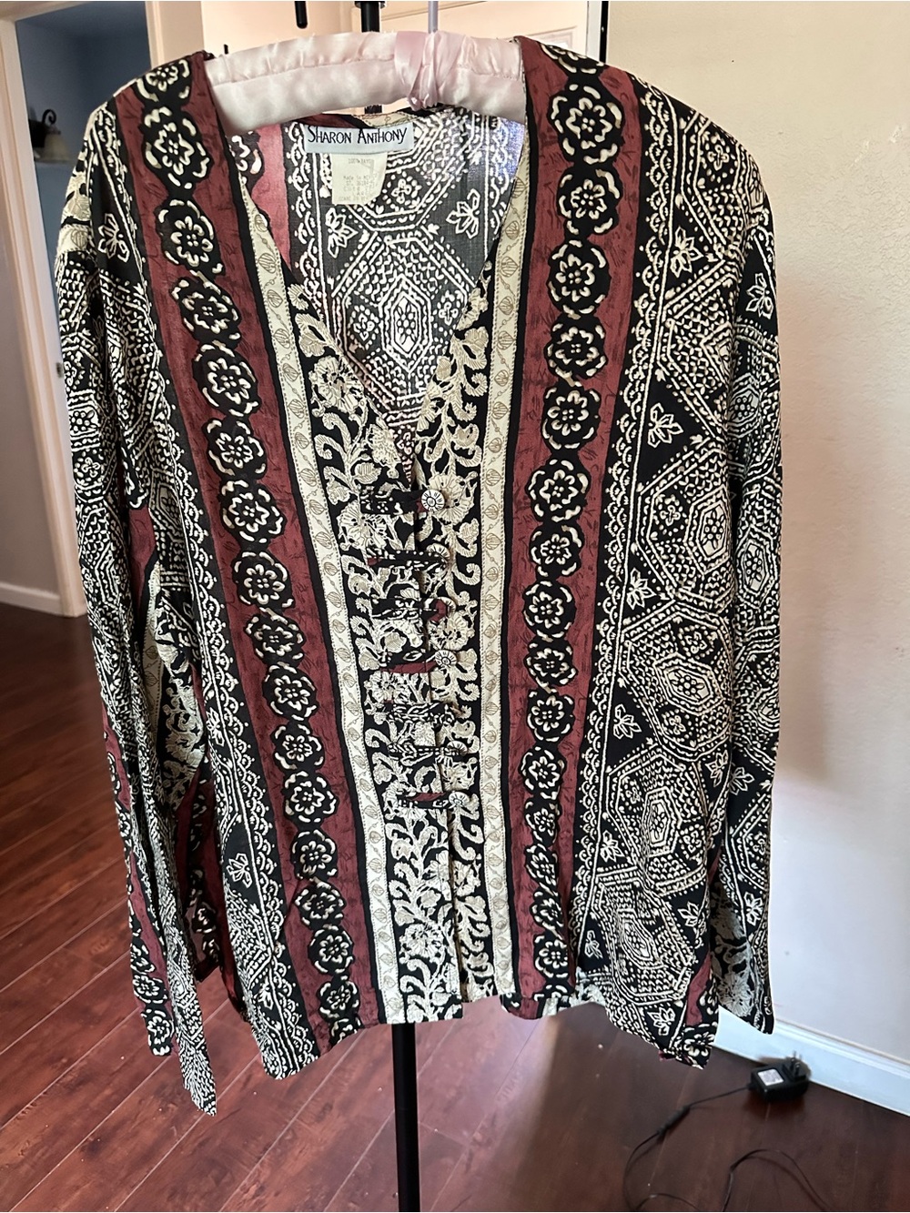 Sharon Anthony Women's Printed V-Neck Blouse - Burgundy/Black/Cream